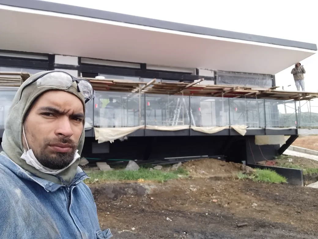 Covered patio with a terrace and metal structure